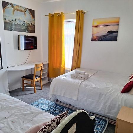 12 Cornwallis Lodge Family Room 1 Stoke-on-Trent Экстерьер фото