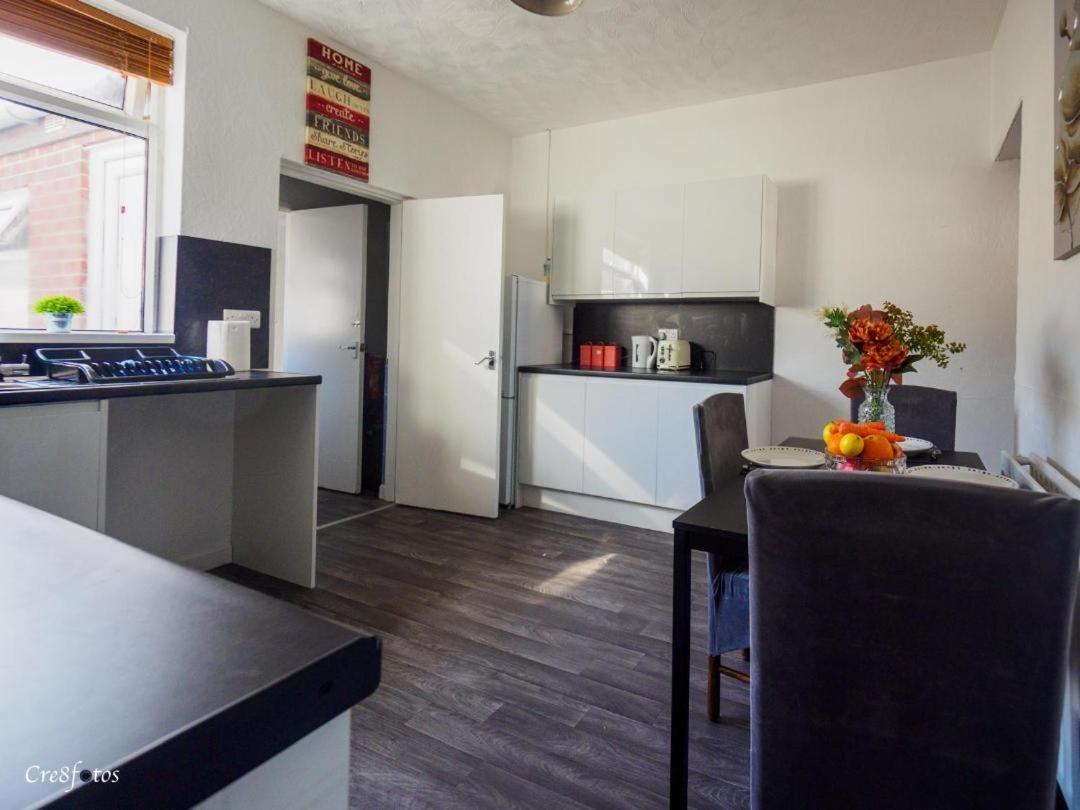 12 Cornwallis Lodge Family Room 1 Stoke-on-Trent Экстерьер фото