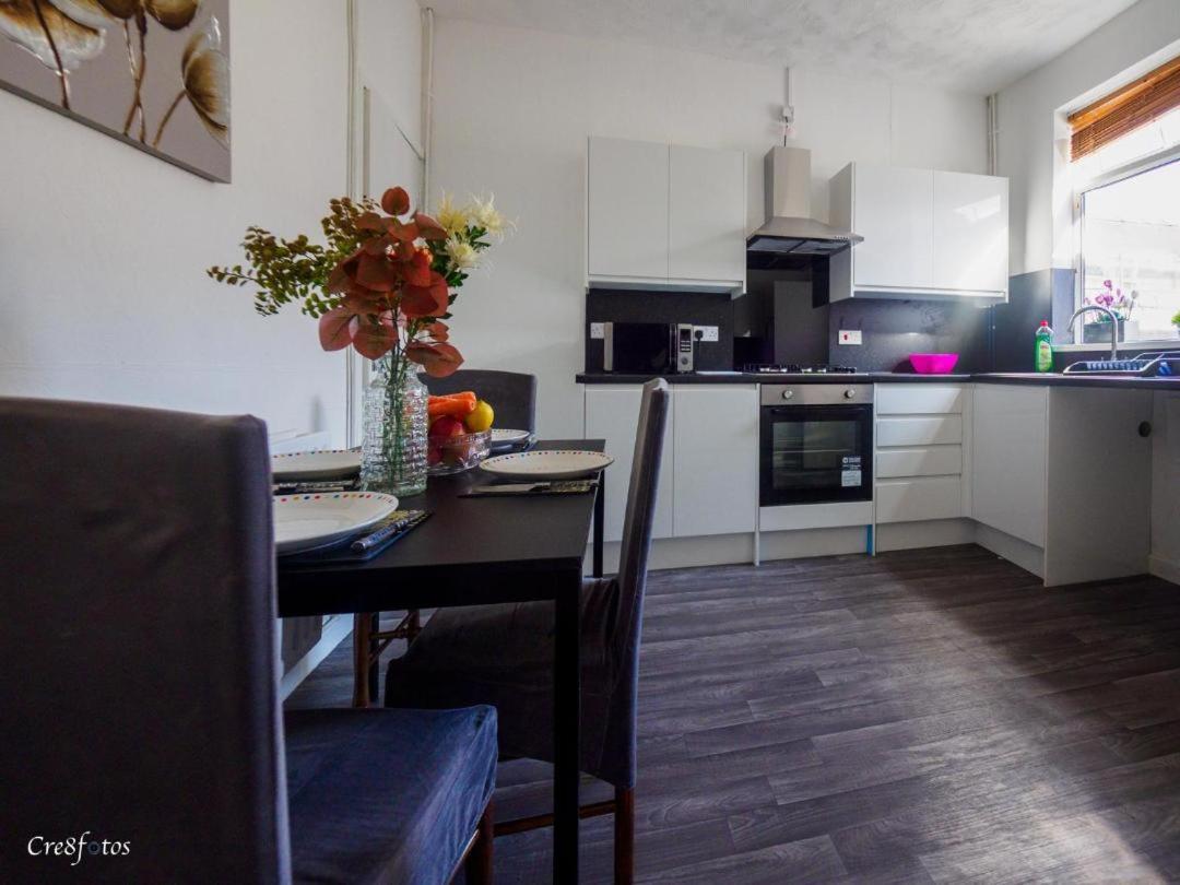 12 Cornwallis Lodge Family Room 1 Stoke-on-Trent Экстерьер фото