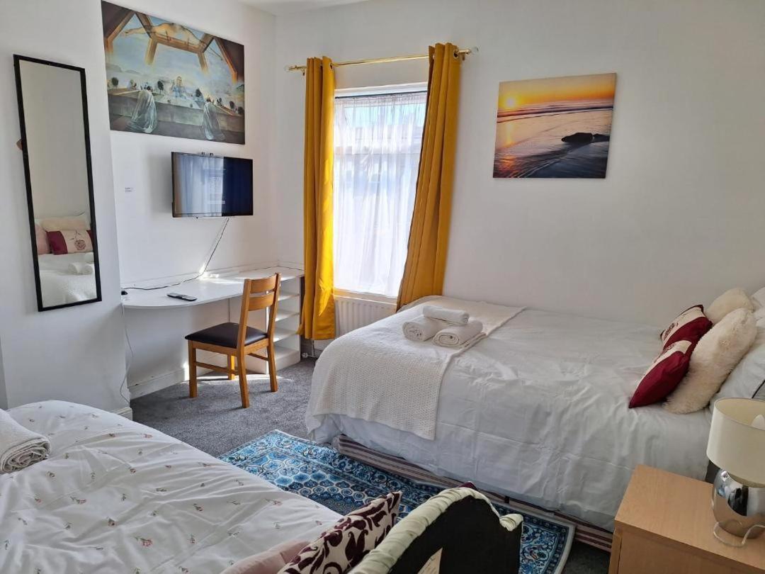 12 Cornwallis Lodge Family Room 1 Stoke-on-Trent Экстерьер фото